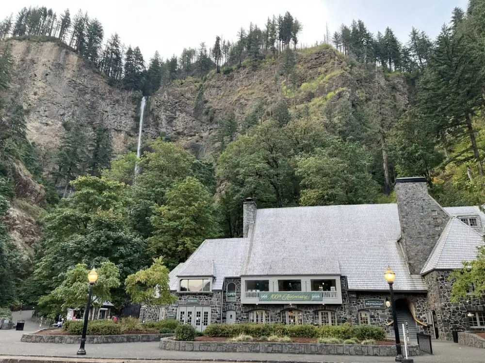 Multanomah Falls and restaurant