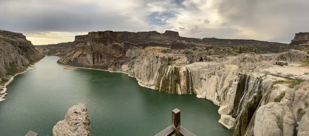 Lookout point at Shoshone Falls