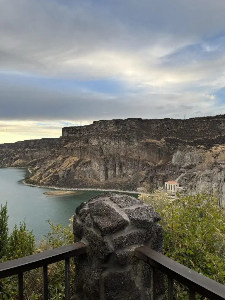 Lookout point at Shoshone Falls